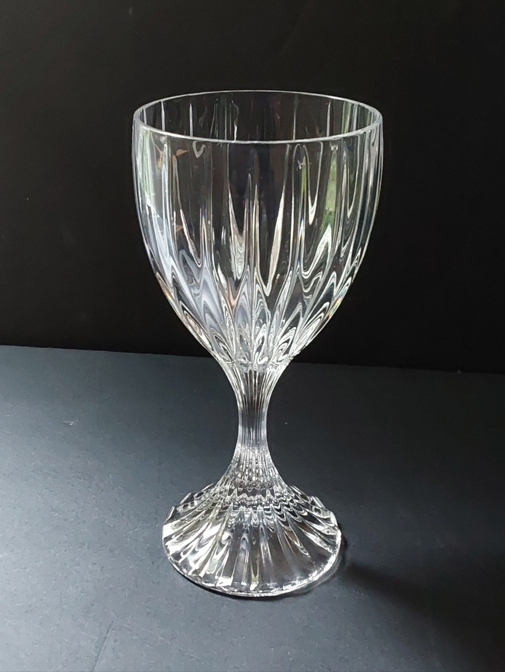 Clear Crystal-Effect Goblet Glass - Elegant Stemware (Clear)